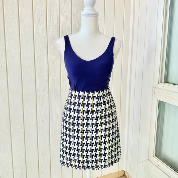 Ann Taylor Houndstooth Tweed Mini Skirt Size 0P - Picture 2 of 5